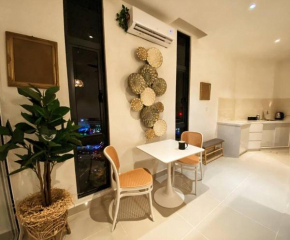 The Shore Seaview Balcony 海景露台小居